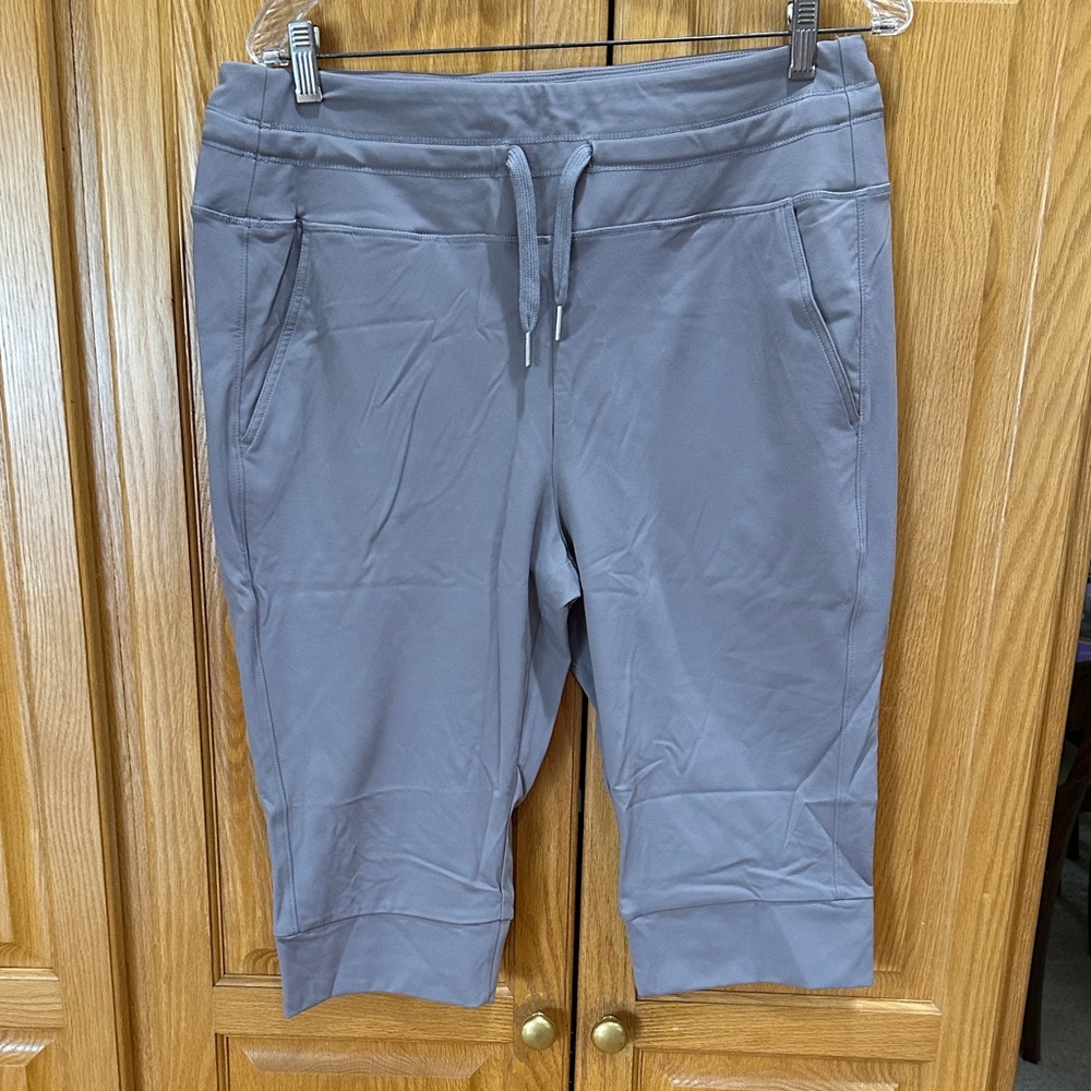 HALARA Gray Capri Athletic Pants